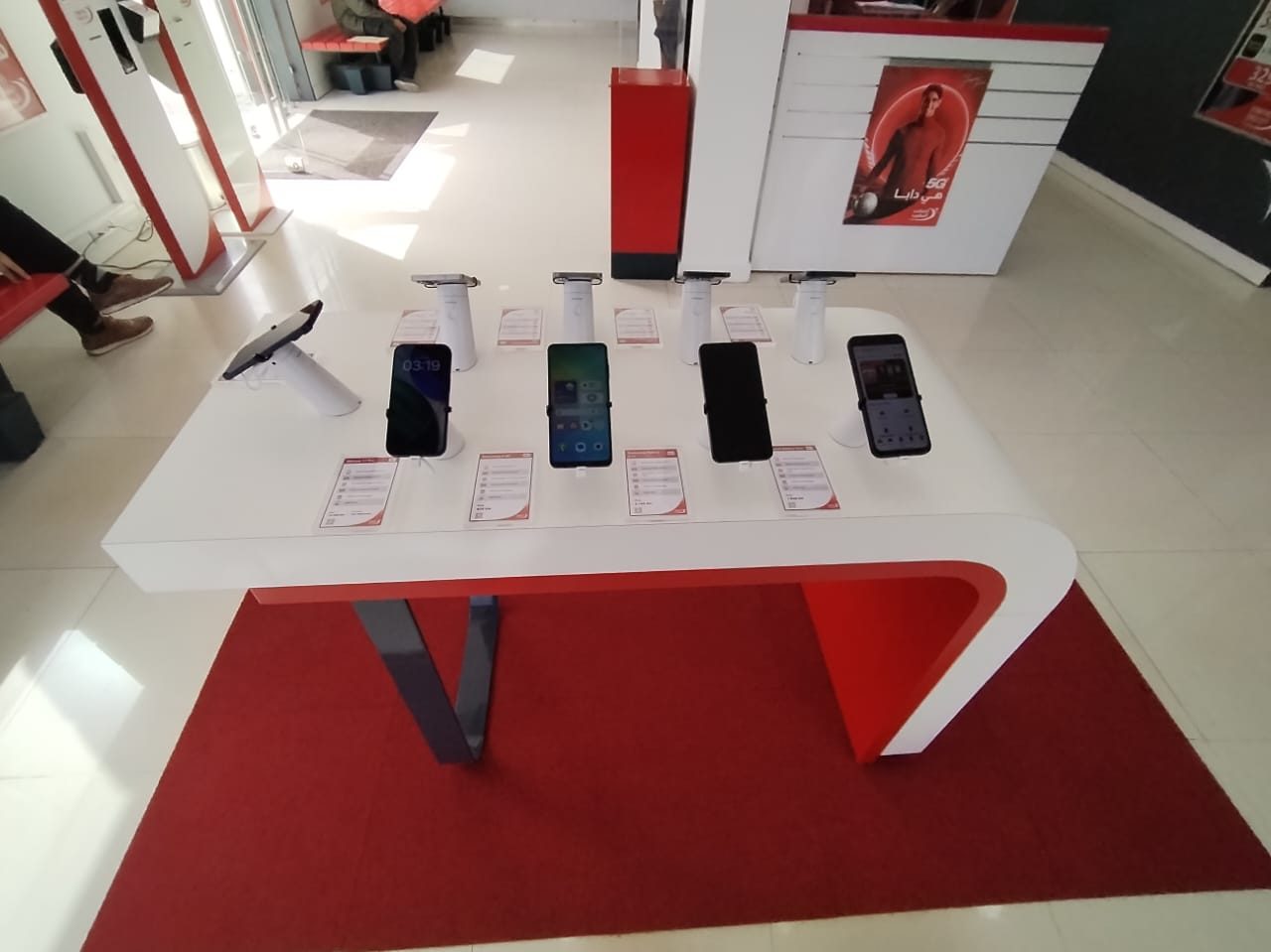 In-store demo counter