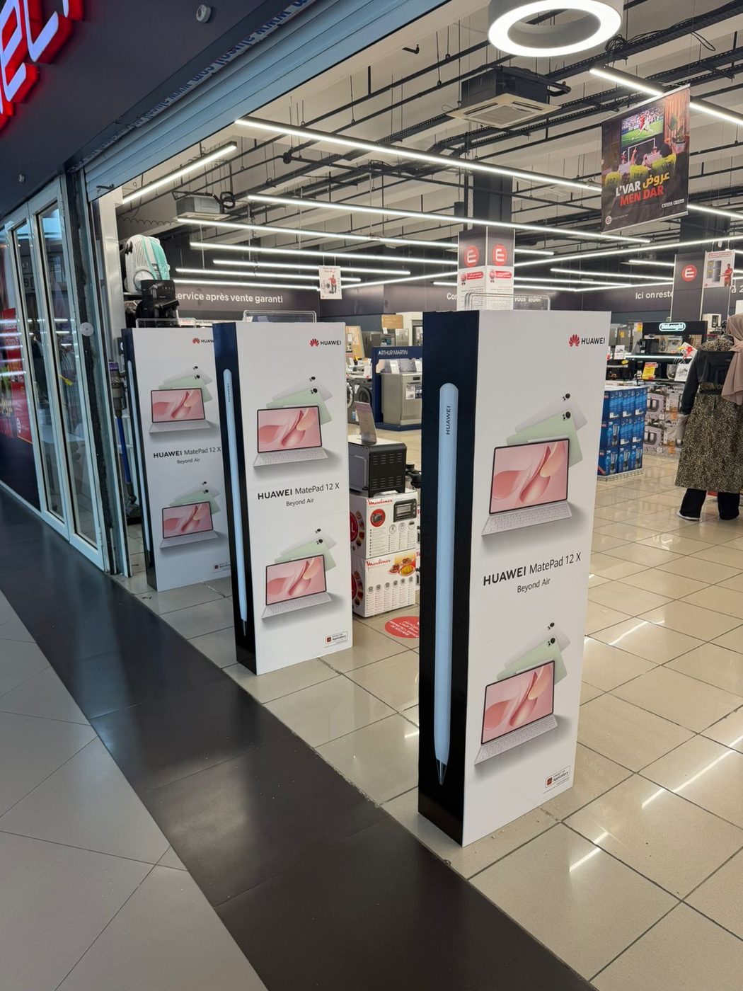 Huawei MatePad in-store totems