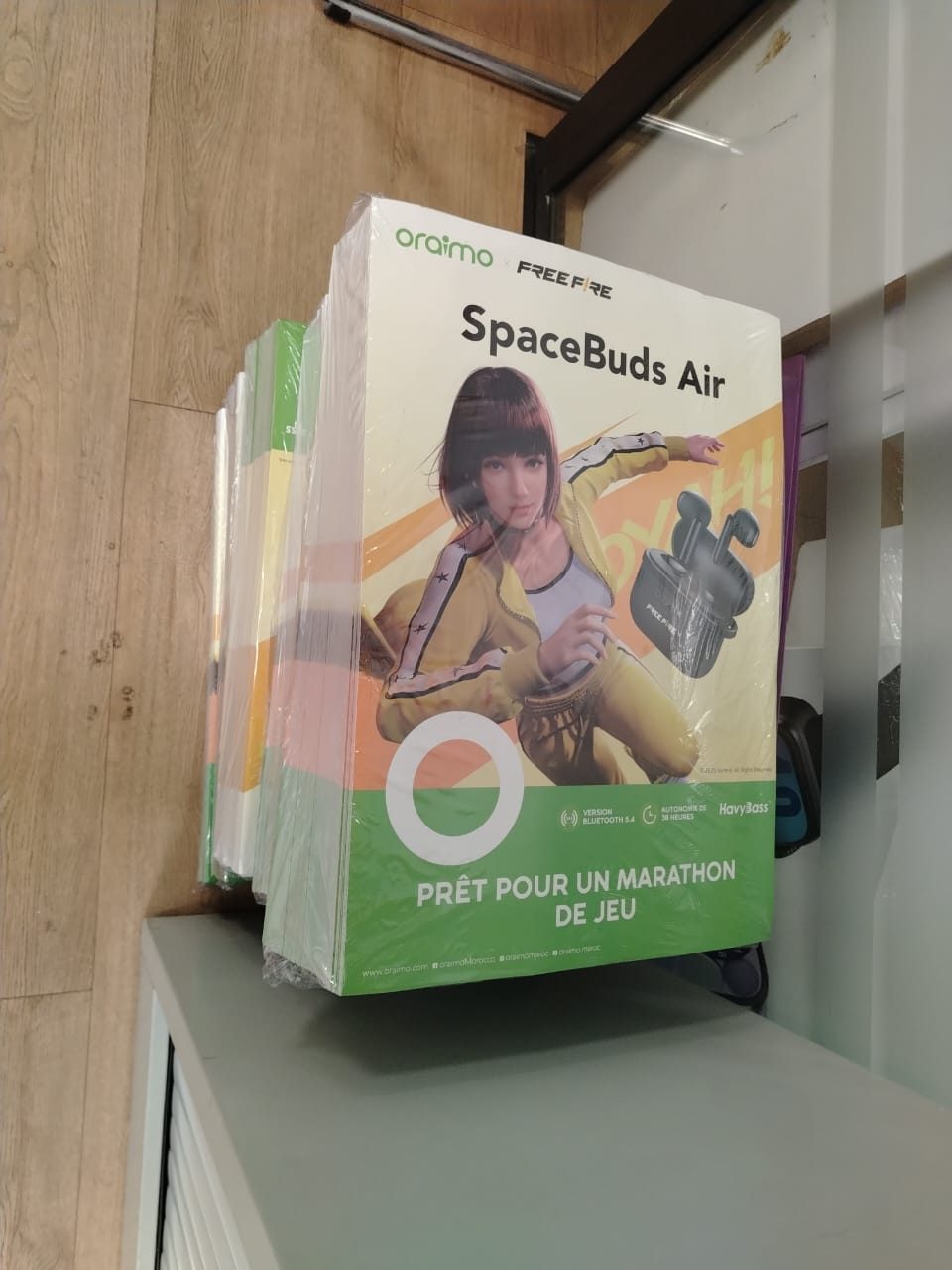 oraimo SpaceBuds Air standees